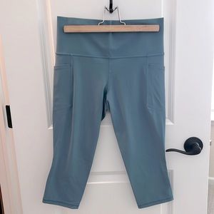 Athleta Salutation Stash Pocket II Capri Size MP